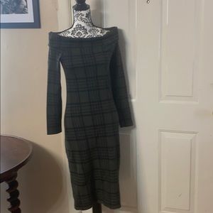 Very chic, elegant, black and gray plaid dress 👗